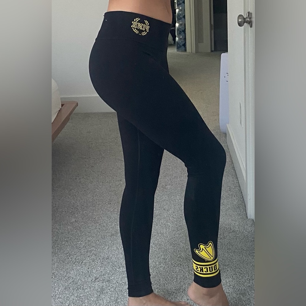 Victoria’s Secret PINK Oregon Ducks reversible leggings!